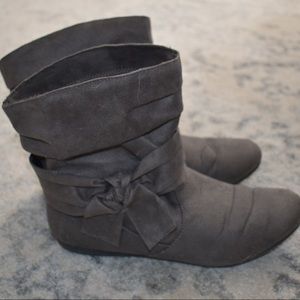 SO suede grey boots